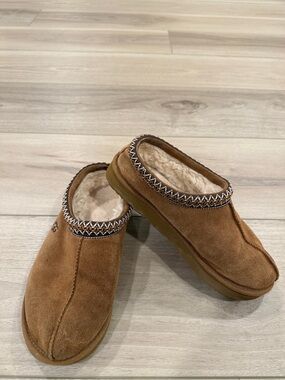UGG Tasman Slippers ~ size 9